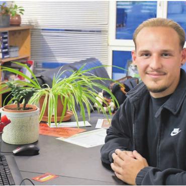 Ein angesagter Treffpunkt - Der neue Projektleiter Leonit Gashi freut sich auch nach über zehn Jahren auf die Teensports- und Kidsports-Anlässe in der Turnhalle Bünzmatt. Bild: Monica Rast