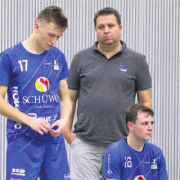 Zweite Pleite in Folge - Lange Gesichter bei den Freiämtern. Von links: Julius Behrendt, Co-Trainer Oliver Waeckerlin und Joel Borioli. Bild: jg