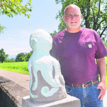 Kunst der Gegensätze - Aufgewachsen am Atlantik, fühlt sich Nick Micros dem Wasser und seinen Bewohnern – hier eine Krake – verbunden. Bilder: Thomas Stöckli