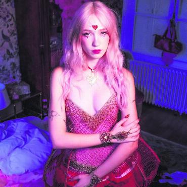 Mit Vollgas ins Popmusik-Universum - Nächsten Freitag feiert ihr Debütalbum Release. «Hearts Lust» bedeutet, seinem Herzen zu folgen: unschuldige Kindheitsträume, jugendliche Schwärmereien oder die Suche nach sich selbst. Bild: Luca Perrin