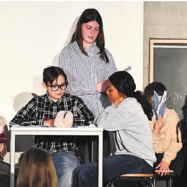 Ein origineller Streich mit Niveau - Im Klassenzimmer herrscht ein eisiger Ton. Das wollen die Schüler nicht mehr hinnehmen.