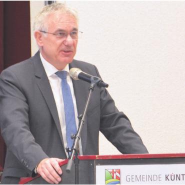 Tradition aufrechterhalten - Regierungsrat Alex Hürzeler lobte die Blasmusikvereine und versprach Hilfe durch den Kanton. Bild: Roger Wetli