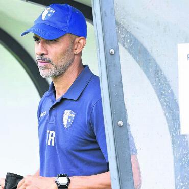 Gegen die Zauberkicker - Nach vier Spielsperren darf Trainer Piu endlich wieder an die Seitenlinie. Bild: awa/Archiv