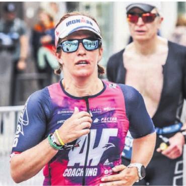 Plattenpech und doch «glücklich» - 12 Stunden und vier Minuten brauchte Cécile Treier an der Ironman-WM. Bild: Archiv