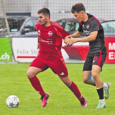 Derby-Motivation soll helfen - Halil Hoxhaj (links) hat beinahe seine ganze Karriere beim FC Bremgarten verbracht. Er freut sich auf das Derby gegen Mutschellen und hofft, dass sein Team punkten kann. Bild: Archiv/jl