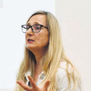 Wie ein Edelstein, der funkelt - Claudia Rüttimann, Präsidentin Hotel und Gastro Formation Mittelland, freut sich über viele leuchtende Augen.