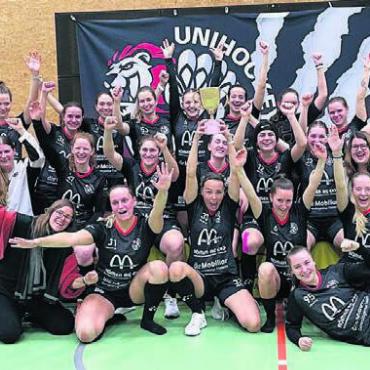 Play-off-Fieber in Bremgarten - Die Bremgarterinnen jubeln über den 1. Rang und die Play-off-Quali. Bild: zg