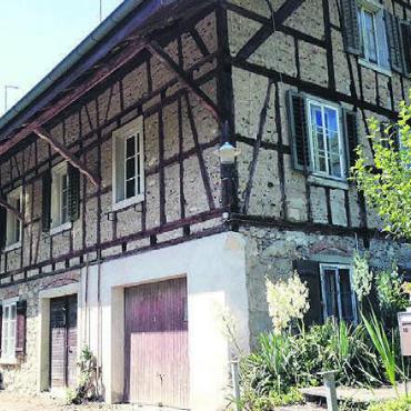 Ein Riegelbau-Bijou erhalten - Zum Vergleich: die Aussenansicht vor der Sanierung.