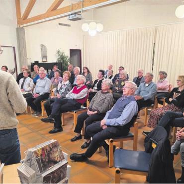 Einst Zentrum der Region - Die ehemaligen Gemeinderäte von Boswil liessen sich über die frühere Bedeutung ihres Dorfes orientieren. Bild: zg