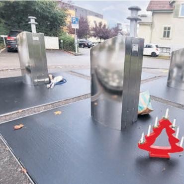 Jetzt wird gehandelt - An den Altglassammelstellen wird Abfall aller Art deponiert. Bild: chh
