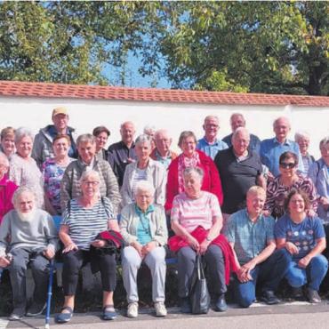 Besuch vom Läckerli-Huus - Die Teilnehmer der Reise genossen das sommerliche Wetter und die schöne Route. Bild: zg
