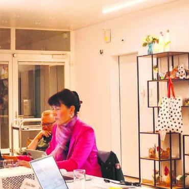 Mehr und anspruchsvollere Fälle - KESD-Präsidentin Claudia Dober (rechts) und Vize Daniel Räber (links) vermochten die Abgeordneten vom Bedarf einer Stellenerhöhung zu überzeugen. Bilder: Thomas Stöckli