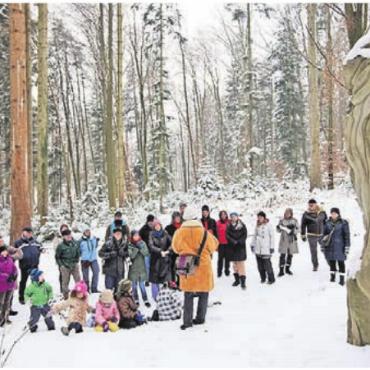 Wegen des Glaubens an die Waffen - Die winterlichen Sagenweg-Führungen bringen ein ganz spezielles Ambiente mit sich.
Bild: zg