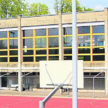 Halle weiterhin wie gewohnt nutzen - Bei der Mehrzweckhalle in Fahrwangen soll investiert werden. Bild: zg
