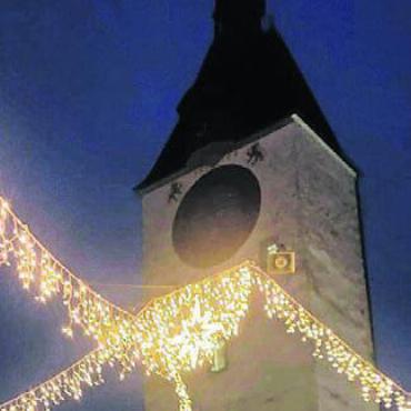 «Mein grösstes Weihnachtsgeschenk» - Auch dem Spittelturm steht die weihnachtliche Atmosphäre ausgezeichnet.