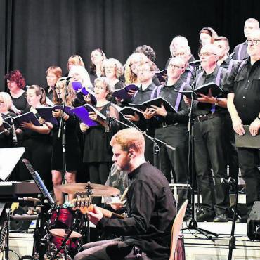 So schön wie «Schoggola» - Der Chor Whippoorwills überzeugt einmal mehr mit seinem neusten Konzertprogramm. Bilder: Monica Rast