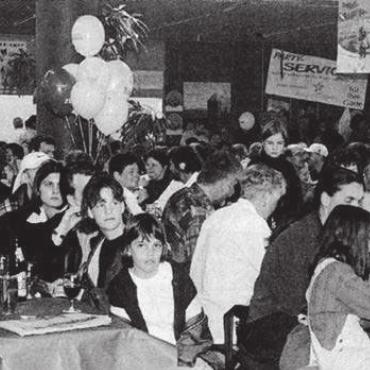 Zwischen Mega und Chilefäscht - Der Andrang im Hauptrestaurant an der Mega 99 auf dem Mutschellen ist enorm. Bild: Archiv