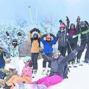 Unvergesslich für Gross und Klein - Spass auf der Piste – das ist den Aristauer Kindern anzumerken. Bild: zg