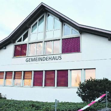 Blick auf nächstes Jahr gerichtet - Das Gemeindehaus in Waltenschwil. Im März sollen Umbau und Erweiterung losgehen. Bild: Annemarie Keusch
