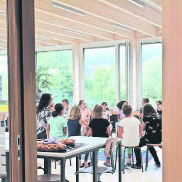 Villmergen braucht neues Schulhaus - Im August 2017 konnte Villmergen das neue Schulhaus Mühlematten in Betrieb nehmen. Sechs Jahre später braucht es bereits weiteren Schulraum. Bild: Archiv