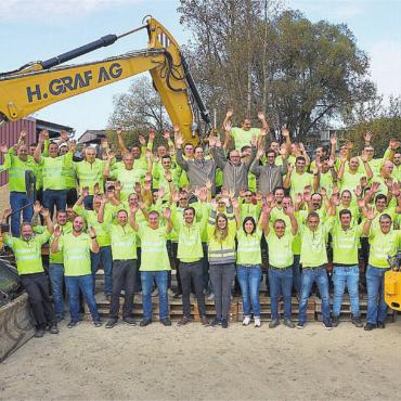 H. Graf AG Strassen- und Tiefbau - Das Team der H. Graf AG freut sich auf Verstärkung und «Nachwuchs». Bild: zg