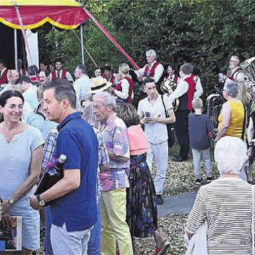 Dreikampf voller Begeisterung - Schon vor der Premiere war eine tolle Stimmung bei den Besuchern zu spüren. Und der Monti-Direktor Johannes Muntwyler ist auch hier mittendrin.
