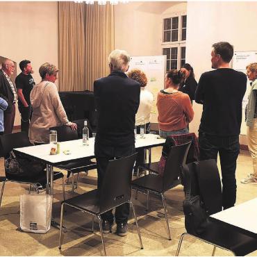 Mehr Sichtbarkeit und Koordination - Nach der Präsentation der Umfrage und der Handlungsfelder haben die Kulturakteure am Austauschanlass die Handlungsfelder bewertet. Bilder: zg/sab