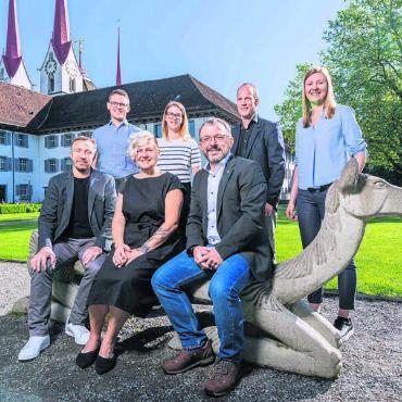 Zeigen, wofür die Partei steht - Die Kandidatinnen und Kandidaten der GLP, stehend von links: Philippe Knecht, Isabelle Peter, Cornel Stöckli, Ingalena Bucher, sitzend von links: Hampi Budmiger, Linda Meier, Marco Meier. Es fehlt: Marlon Keller. Bild: zg