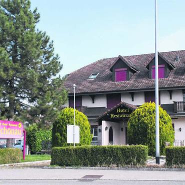 23 Wohnungen und Studios - Vom Restaurant und Hotel zur Wohnnutzung: Die «Schönau» wird künftig 23 Wohneinheiten anbieten. Bild: dm