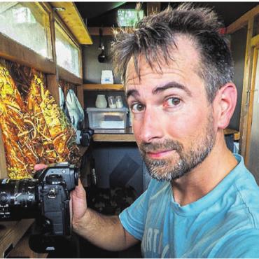 Der einmalige Moment - In diesem engen Beobachtungshäuschen hat Simon Huwiler das besondere Bild gemacht.
