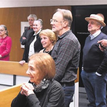 Einblicke voller Inspiration - Das Interesse war gross: Etliche Kunstinteressierte wollten die spezielle Kunstführung im Gemeindehaus nicht verpassen.