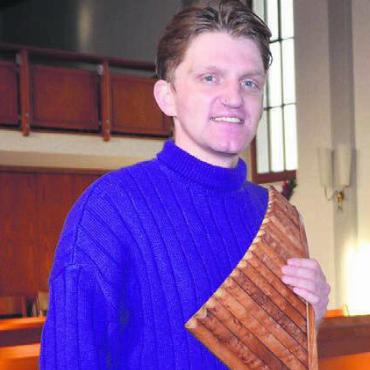 «Nichts schlägt Livekonzerte» - Jonas Gross spielt oft in Kirchen, hier die reformierte Kirche in Muri. Bild: tst