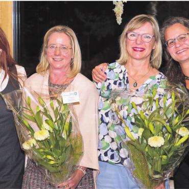 Grösster Weinverein der Schweiz - Die austretenden Vorstandsmitglieder Christa Spitznagel (2. von links) und Gabi Thiel (3. von links), umrahmt von ihren Nachfolgerinnen Esther Béchir (links) und Germaine Glanzmann. Bilder: zg