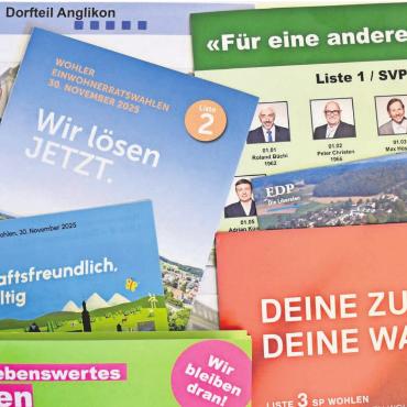 Hochbetrieb im Wahlbüro - Grosse Auswahl für das Wahlvolk: Sechs Parteien und eine Gruppierung wollen gestärkt im Einwohnerrat verbleiben. Bild: Daniel Marti