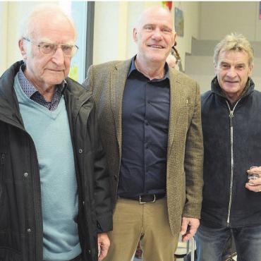 Veränderung als Chance sehen - Sie prägten den Neujahrsapéro in Niederwil (von links): Hansueli Zimmermann (ehemaliger Lehrer), Gemeindeammann Norbert Ender und Unternehmer Guido Hufschmid. Bild: Chregi Hansen
