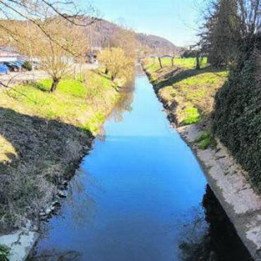 Gebaut wird flussabwärts - Am meisten verändern wird sich der heute kanalartige Lauf zwischen Sportplatz und Bahnhofstrasse.