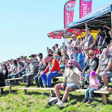 Aufwand hat sich gelohnt - Einmal mehr ein Menschenmagnet: 14 500 Zuschauer hatte das Motocross am Wochenende.