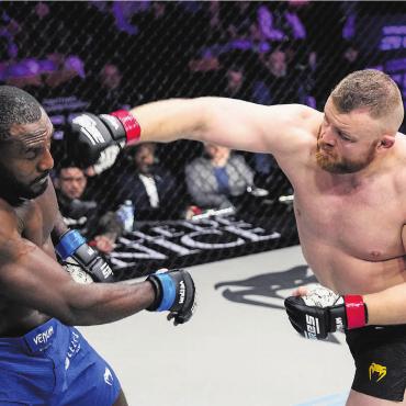 Der Panda im Oktagon - Von 17 MMA-Kämpfen konnte Moreno Kacapor (rechts) neunmal durch K. o. gewinnen. Bilder: Stefan Sprenger / zg