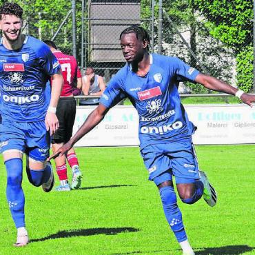 Neue Gegner, neue Mutationen - Jubeln nächste Saison woanders: Nermin Rogentin (links) und Nathan Tayey verlassen den FC Wohlen. Bild: Archiv/jl