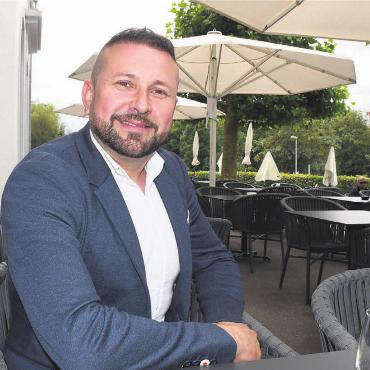«Ich möchte etwas bewegen» - Sasha Stojmenovski, der Immobilienmakler, ist das dienstjüngste Mitglied des Einwohnerrats: «Wohlen ist meine Heimat. Ich fühle mich wohl», sagt er. Bild: Daniel Marti