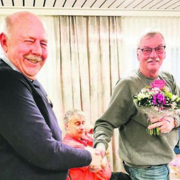 Im Jahr 2024 viel erlebt - Präsident Urs Schrepfer gratulierte dem Jubilar Kurt Döring zu 25 Jahren Mitgliedschaft. Bild: zg