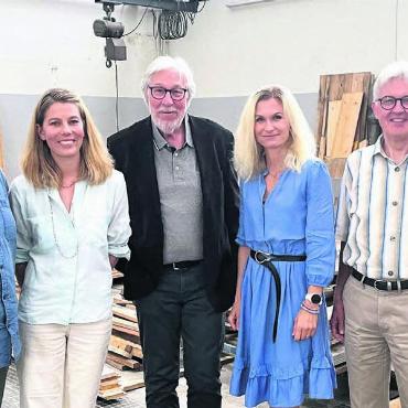 Gestärkt in die Transformation - Für die nächsten vier Jahre mit Applaus bestätigt (v. l.) Andy Wyder (Liegenschaften), Manuela Müller-Stutz (Aktuarin), Pitsch Isler (Präsident), Corinne Moser-Burkard (Vizepräsidentin) und Ernst Hochstrasser (Finanzen).