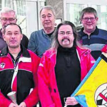 Im ersten Drittel von 108 Gast-Sektionen - Die Wohler Gruppe am Morgarten-Pistolenschiessen, hinten (v. l.): Felix Brühwiler, Ruedi Thomann, Sepp Steinmann, Sepp Bild: zg