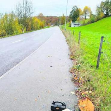 Zeugen gesucht - Ein Bild der Verwüstung. Der Viehhüteapparat am Harzrütihof wurde vollständig demoliert.