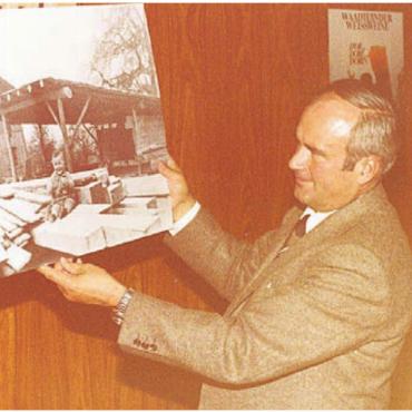 Eigenen Wurzeln treu geblieben - Josef Koch-Estermann übernahm 1954 den Betrieb. Die Aufnahme zeigt ihn 1979 bei einer Jubiläumsfeier auf dem Ballenberg.