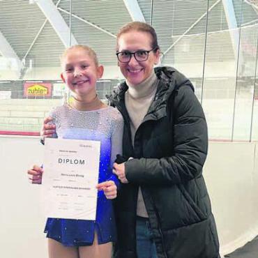 EC Wohlen als Sprungbrett zum Leistungssport - Raina Döring und Trainerin Laura Pascolin dürfen sich zusammen über Bild: zg