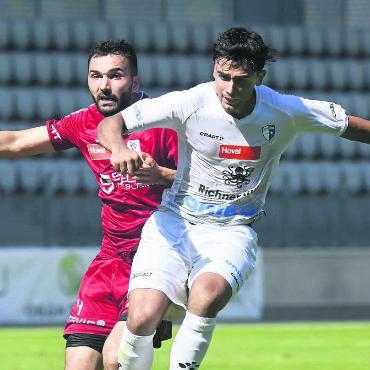 Dalvand-Doppelpack ins Glück - Bijan Dalvand (rechts) ist der Matchwinner und sichert dem FC Wohlen den Einzug in den Schweizer Cup der kommenden Saison. Bild: awa/Archiv