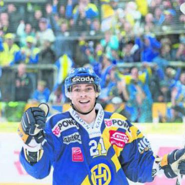 Der Eishockey-Verrückte - Beim HC Davos hatte er die erfolgreichste Zeit und wurde 2011 Meister. Bild: Freshfocus