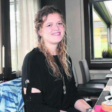 Seltene Storys – tolle Menschen - 30 Elektroinstallateure und eine Frau: Natacha Debelak fühlt sich bei der Firma Bütler Elektro Telecom AG pudelwohl.
