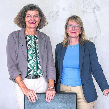 Glanzvoll wiedergewählt - Die Parteileitung der Mitte Aargau wird weiterhin von Edith Saner (links) und der Bremgarterin Karin Koch Wick geleitet. Bild: zg